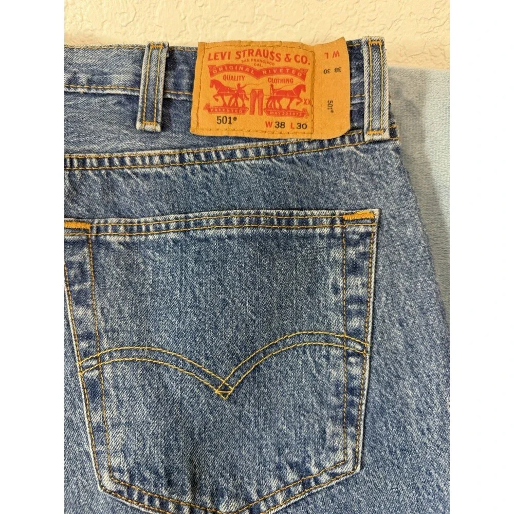 Vintage Levis 501 Jeans 38x30 Blue Denim Button Fly Straight Leg Mens 1990s 38